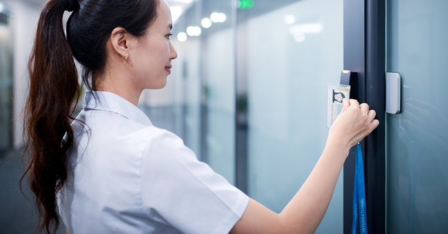 How Do I Know if I Need a Contact or Contactless ID Card?